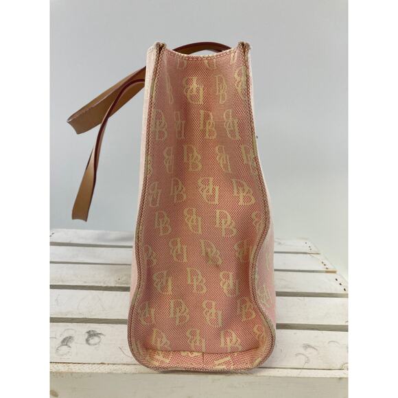 DOONEY & BOURKE LIGHT PINK SIGNATURE PRINT CANVAS  SHOULDER BAG - Picture 5 of 16